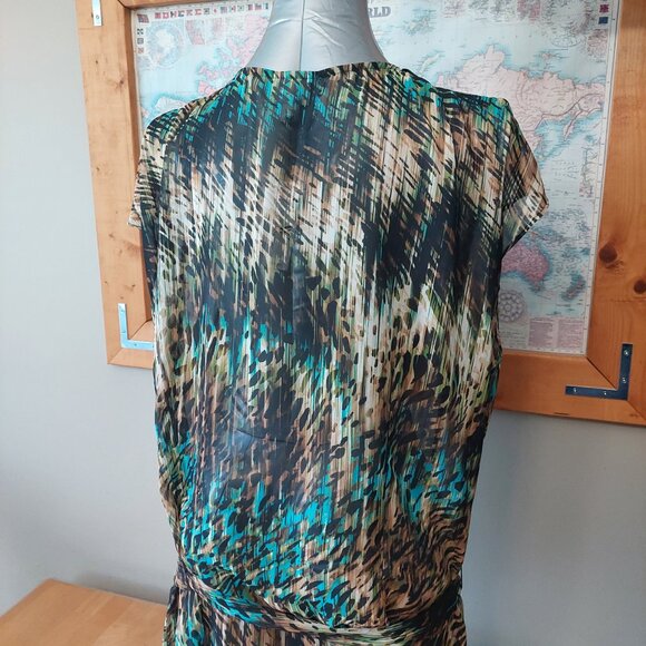 Worthington Women's Plus Size Sheer Sleeveless top front ruffle detail Size 2X - Picture 5 of 9